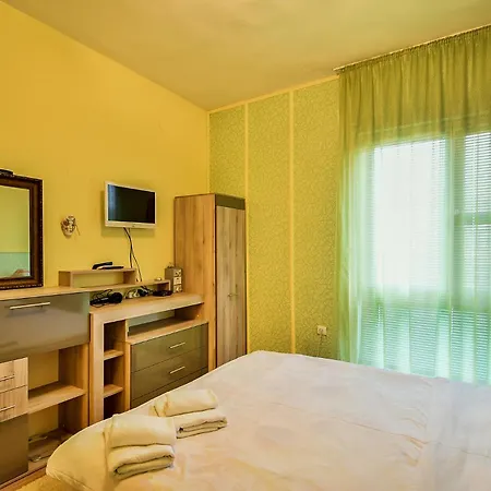 Cozy Flat For 3 On A Budget Апартамент *