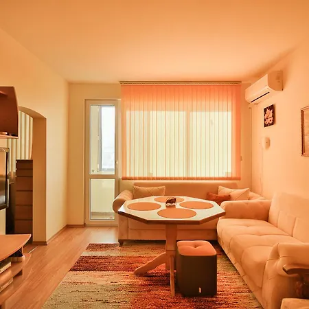 Апартамент Cozy Flat For 3 On A Budget *