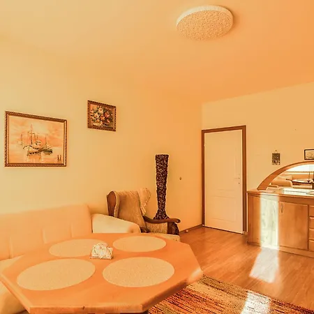 Cozy Flat For 3 On A Budget Apartment Warna